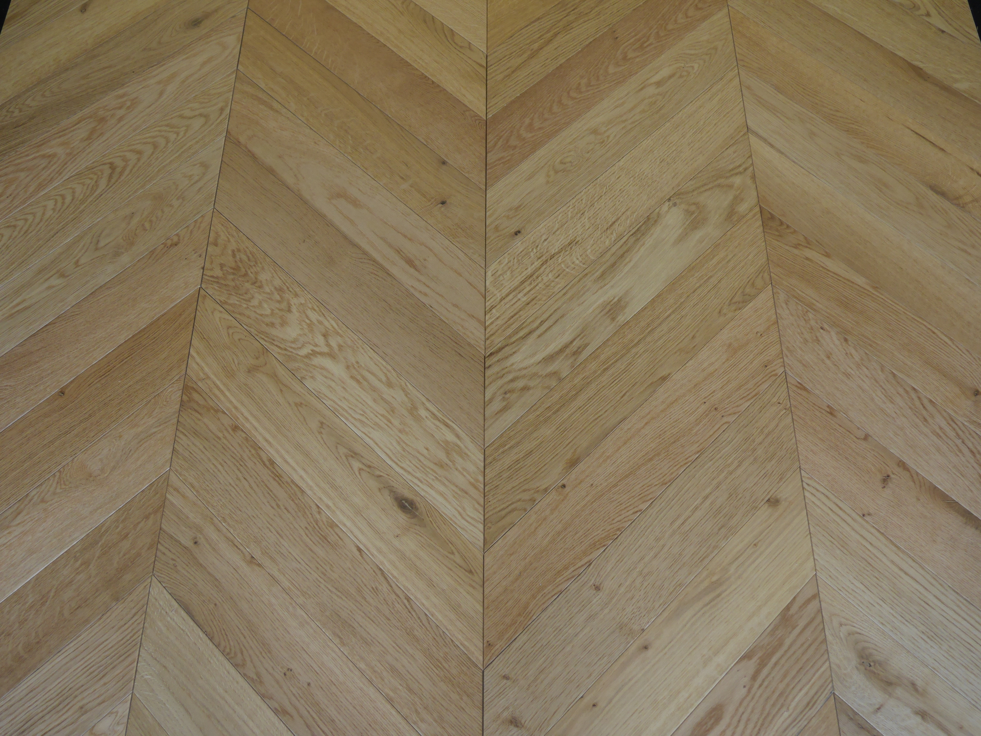 14mm Engineered Wood Chevron Click System Modern Line Narrow Planks - Image 2