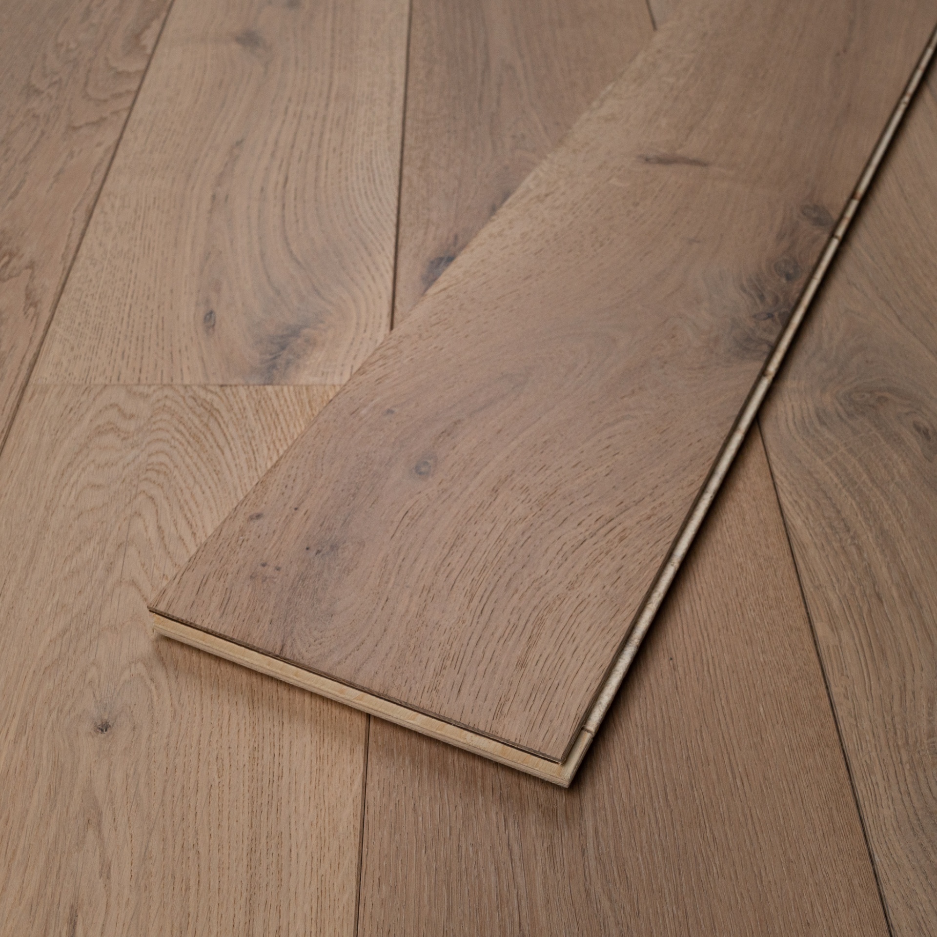 14mm Engineered Wood Straight Plank Tongue & Groove Classic Invisible Lacquered / Lac Master Line Wide Planks Mid Oak Light
