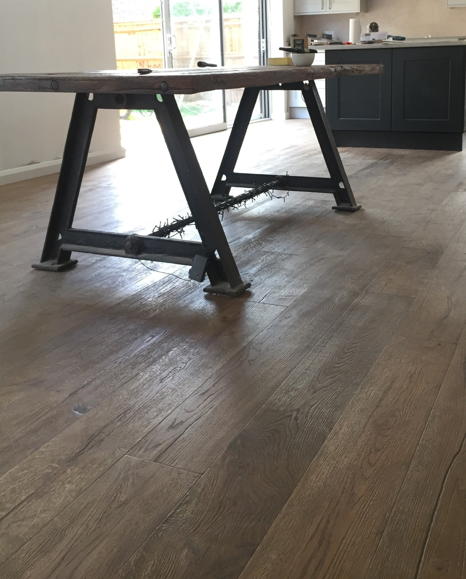 14mm Engineered Wood Straight Plank Tongue & Groove Antique Brushed Distressed Hard-Wax Oiled Heritage Collection Wide Planks Mid Oak Light