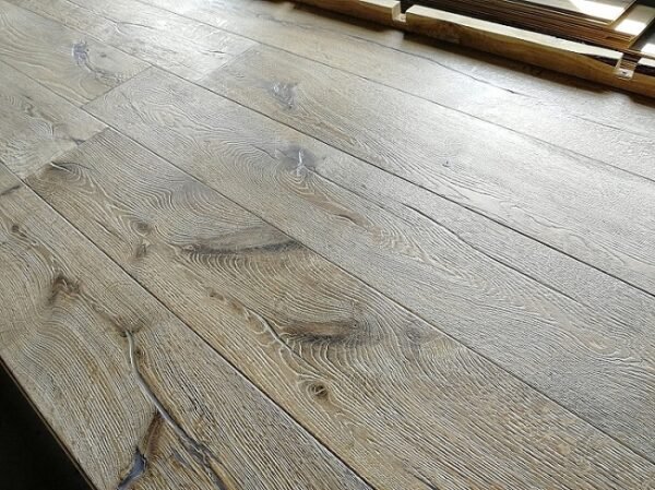 Engineered Wood Straight Plank Tongue & Groove Brushed Distressed Invisible Oiled Heritage Collection Extra Long / XL Mid - Oak Light