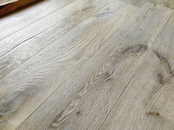 Engineered Wood Straight Plank Tongue & Groove Brushed Distressed Invisible Oiled Heritage Collection Extra Long / XL Mid - Oak Light - Image 3