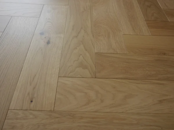 TFE Modern Line Herringbone 14/3x125x600 Brushed Matt Lac Tongue & Groove - Image 2