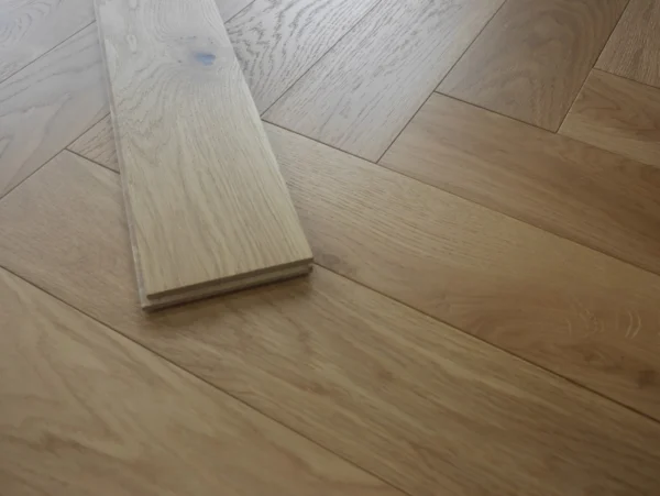 TFE Modern Line Herringbone 14/3x125x600 Brushed Matt Lac Tongue & Groove