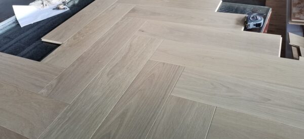 TFE Modern Line Herringbone 15/4x90x400 White UV Oiled AB Grade 4 Sides Bevelled