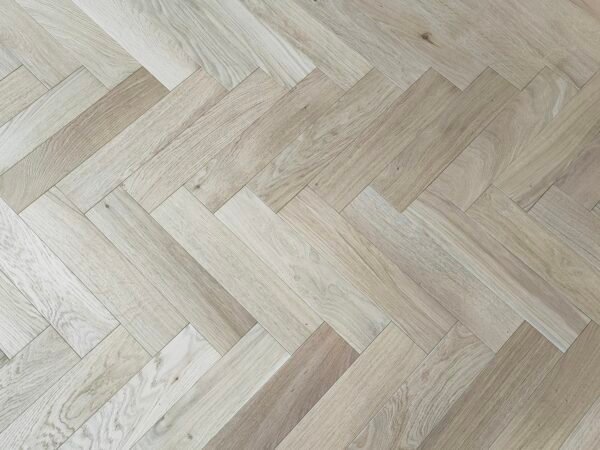 TFE Modern Line Herringbone 18/4x90x400 Invisible Oiled Tongue & Groove - Image 3