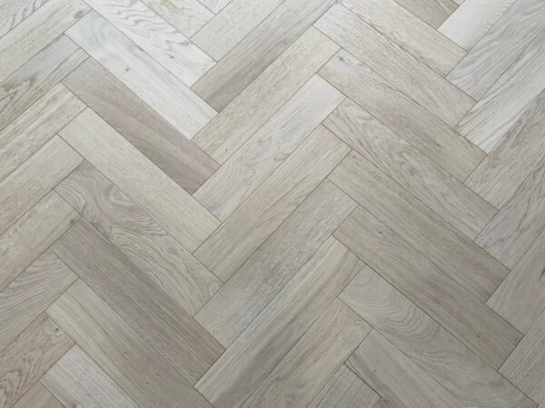 TFE Modern Line Herringbone 18/4x90x400 Invisible Oiled Tongue & Groove