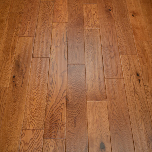 TFE Traditional Line Engineered Multiply Oak 18/5x125xRL Golden Handscraped Lacquered - Image 3