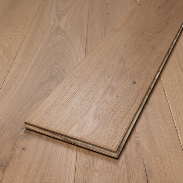 TFE Traditional Line Engineered Multiply Oak 18/4x220x2200 Rustic Grade Handscraped Invisible Oiled Multiply