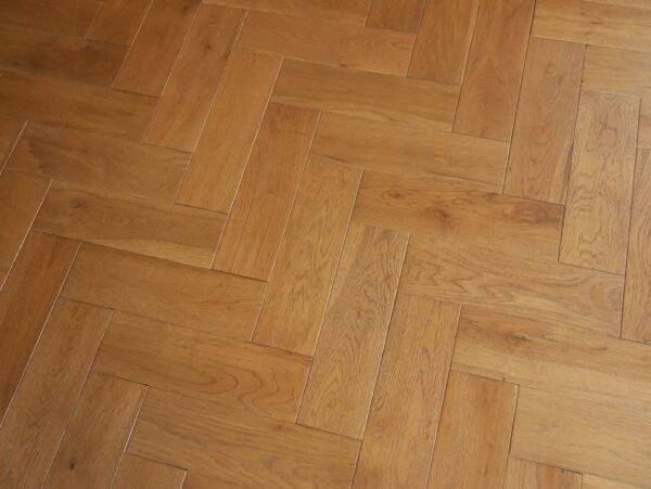 TFE Traditional Line Hardwood Herringbone Oak 18x90x302 Golden Smoke Brushed UV Oiled - Image 6