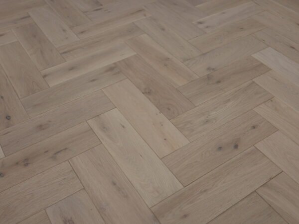 TFE Traditional Line Hardwood Herringbone Oak 18x90x301 Invisible Finish Lac - Image 2