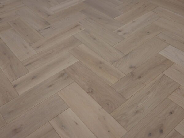 TFE Traditional Line Hardwood Herringbone Oak 18x90x301 Invisible Finish Lac - Image 3