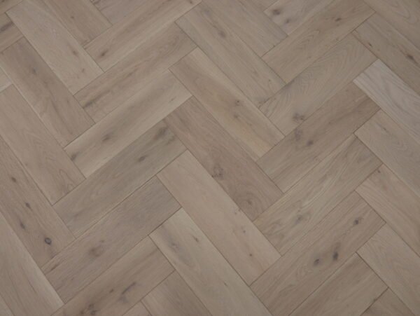 TFE Traditional Line Hardwood Herringbone Oak 18x90x301 Invisible Finish Lac - Image 4